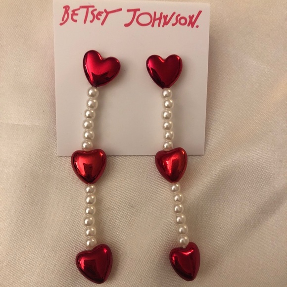 Betsey Johnson Red Hots Linear Heart & White Faux Pearl Drop Earrings NWT - Picture 3 of 9